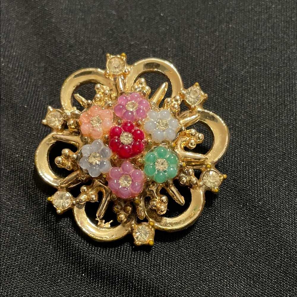 Vintage Floral Gold-Tone Brooch with Multicolor Accents